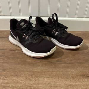 Used Nike In Season TR8 women’s shoe